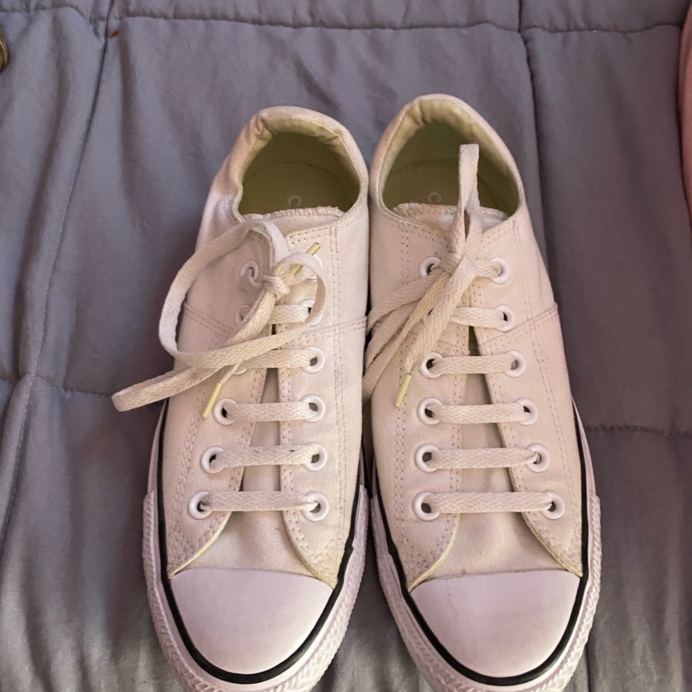Converse tennis shoes